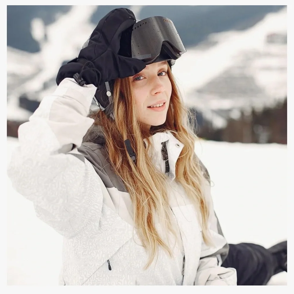 - Womens Ski Gloves Black with cinch